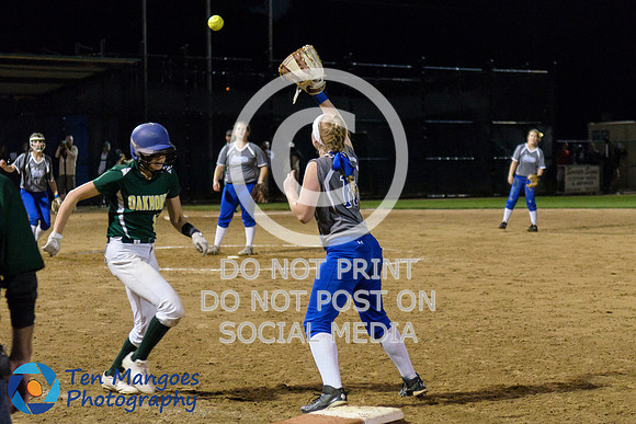 Auburn vs Oakmont Softball CD2 SF 2017-0028