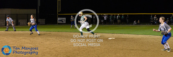 Auburn vs Oakmont Softball CD2 SF 2017-0032