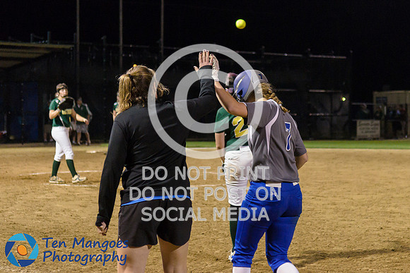 Auburn vs Oakmont Softball CD2 SF 2017-0051